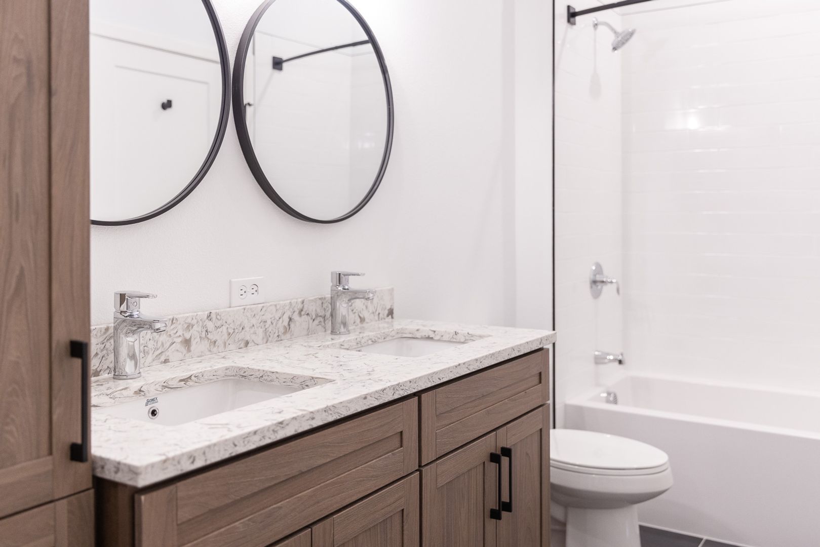 Vadnais Heights Townhome: 400 Oak Grove Lane