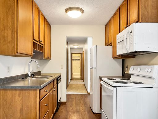 $500 Off! Top Floor 2-Bedroom/1-Bath @ View Pointe Apartments! – photo 1