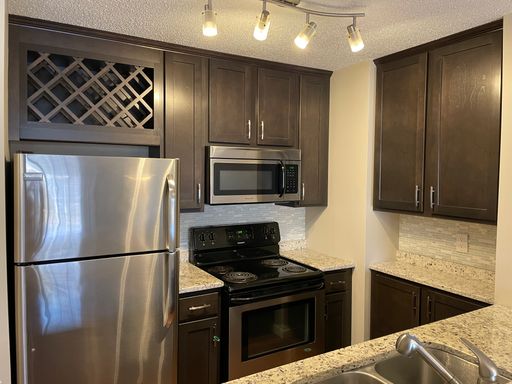 Beautiful 1BR w/ Patio at Chasewood Gates! 6135-122 – photo 1