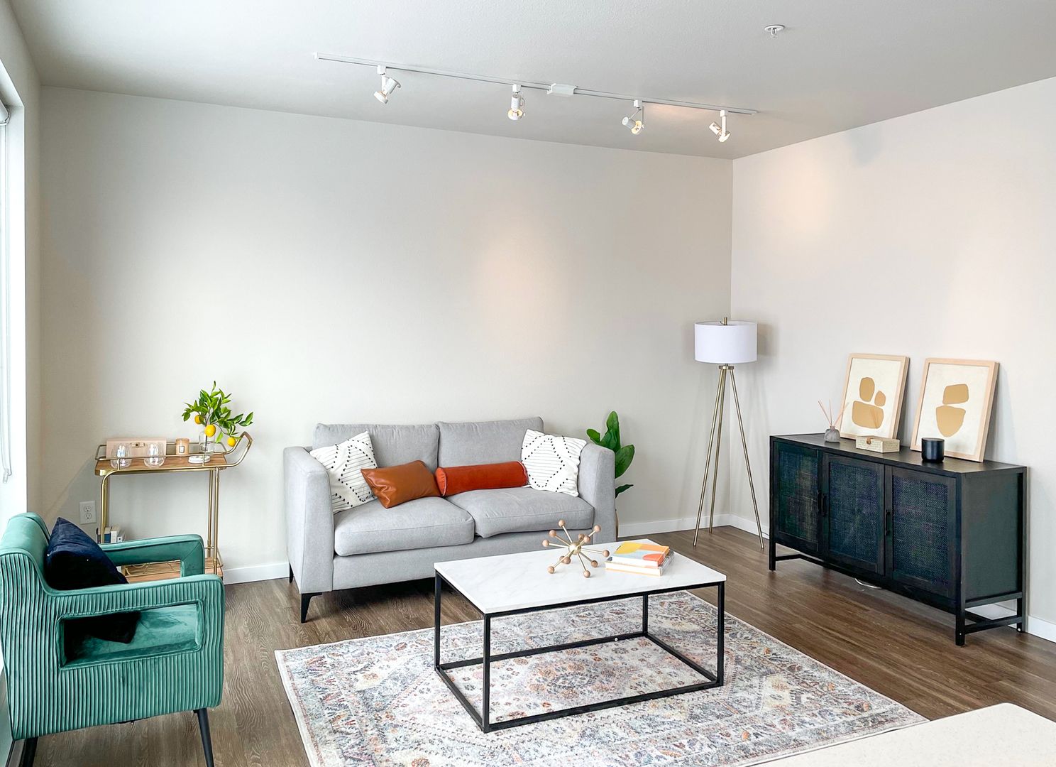 Minneapolis Apartment: 1006 West 24th Street