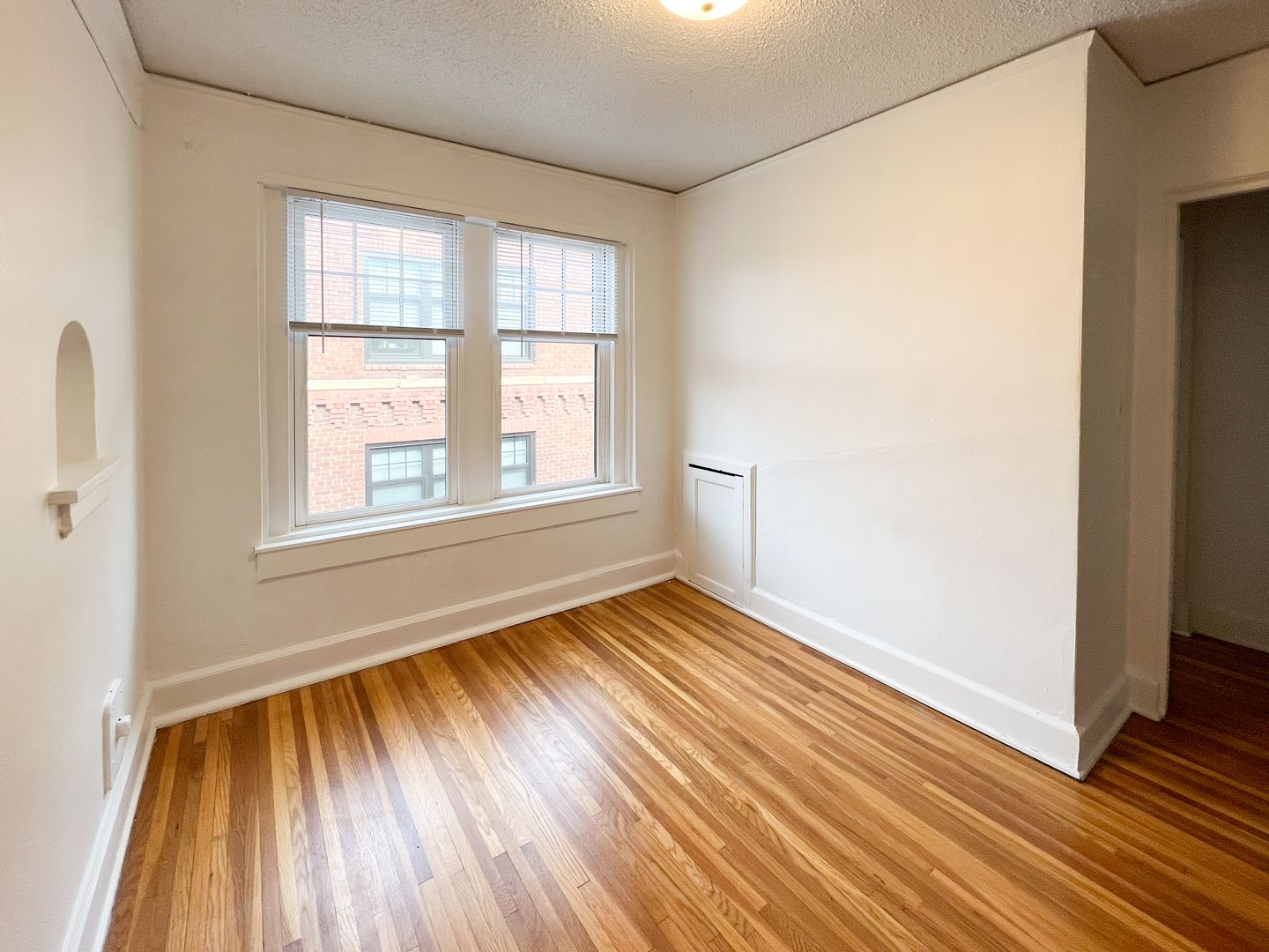 St. Paul Apartment: 616 Summit Ave