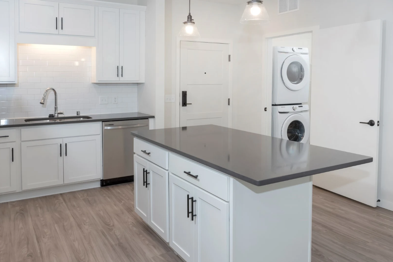 Hopkins Apartment: 4312 Shady Oak Rd