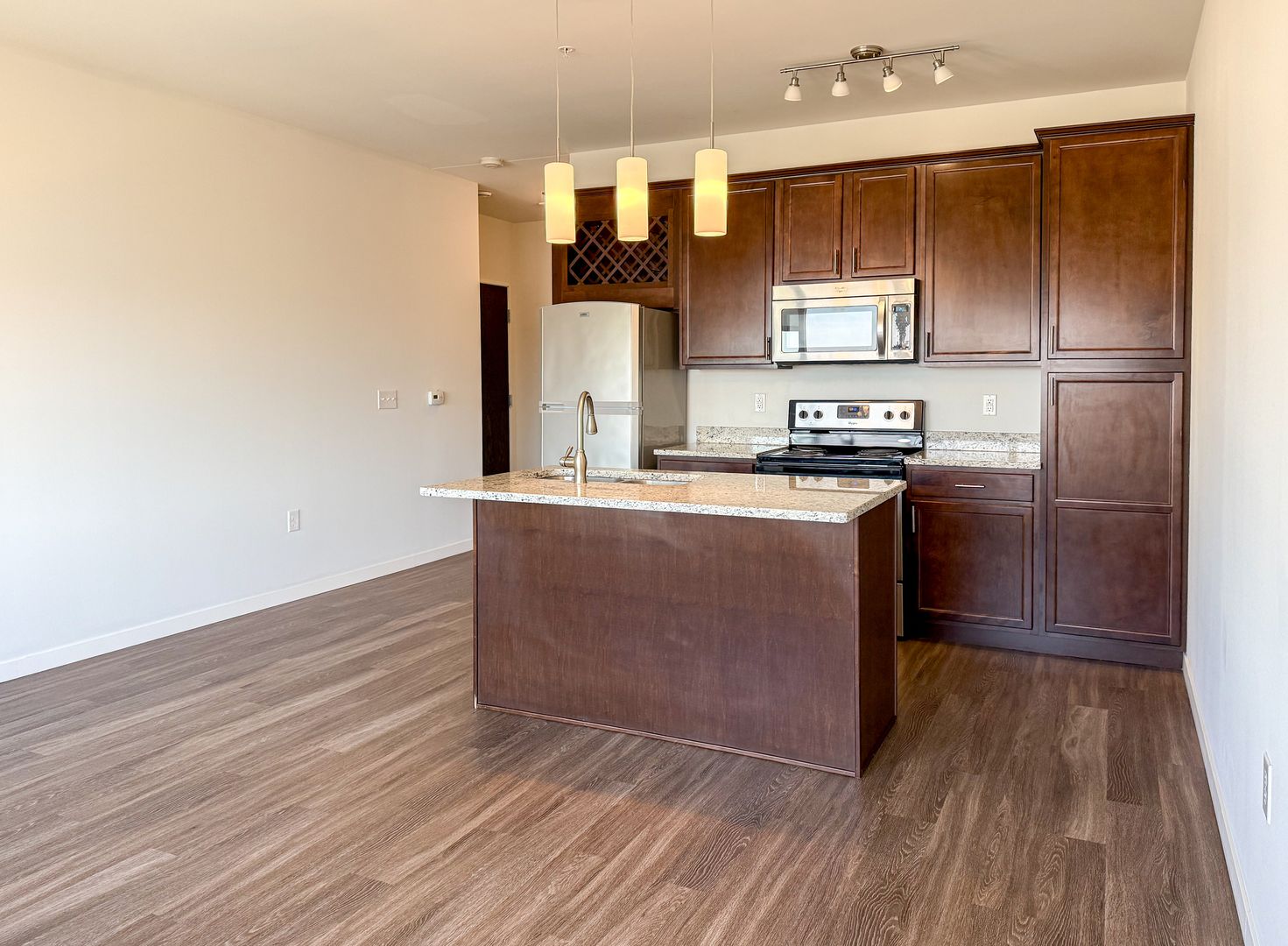Eagan Apartment: 3435 Promenade Avenue