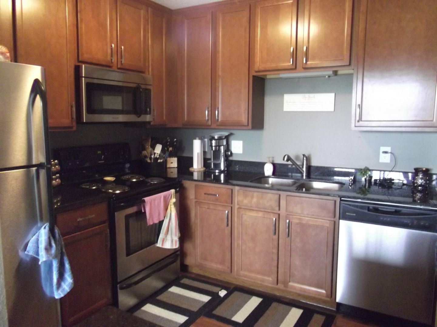 Plymouth Apartment: 3900 Plymouth Blvd