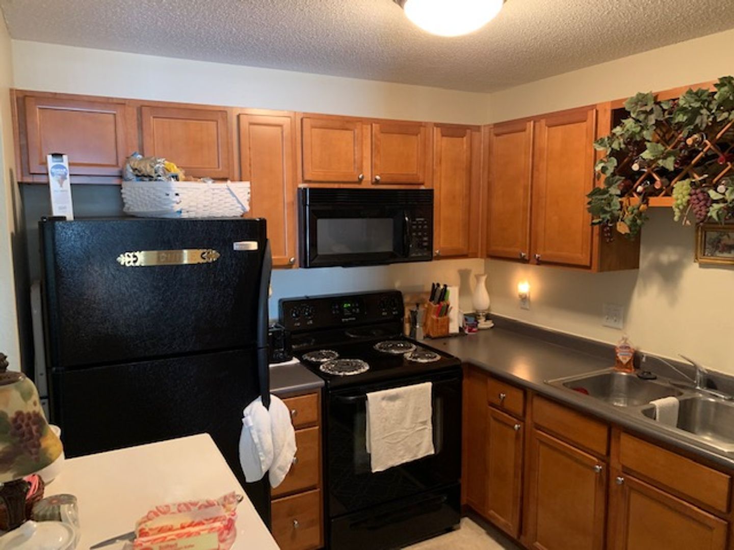 Plymouth Apartment: 3900 Plymouth Blvd