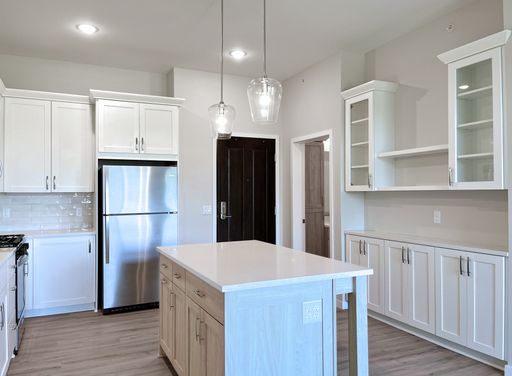 Corner Two Bedroom with a Laundry Room - The Retreat #302 | *ONE-MONTH FREE* – photo 1
