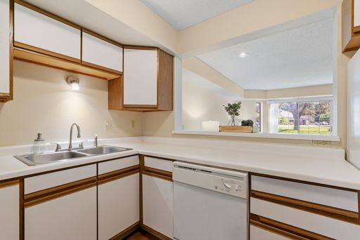 Single-Level 2 Bedroom Townhome with Huge Yard at Woodlane Place! – photo 1