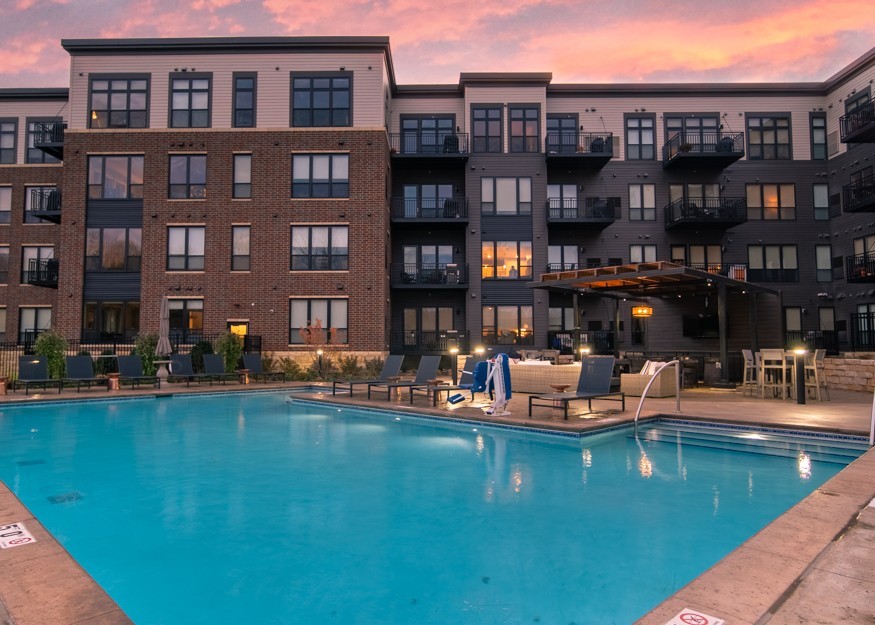 Pool at 96-01 The Reserve at Mendota Village (3 of 5)