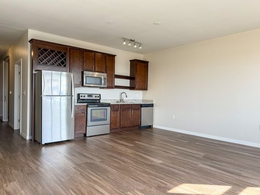 Large 1 BR at CityVue Apartments!! #706 – photo 1