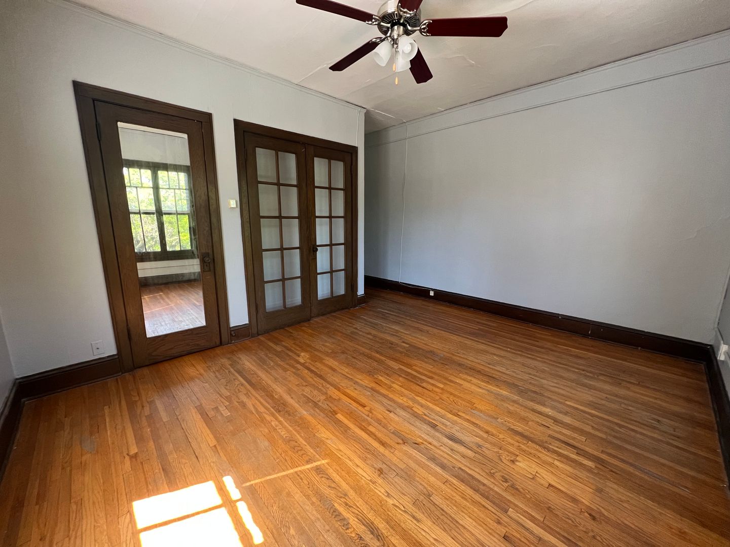 St Paul Apartment: 136 Western N