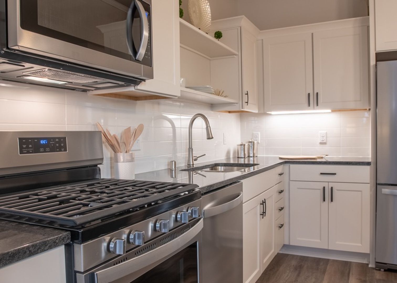 Mendota Heights Apartment: 720 S Plaza Way