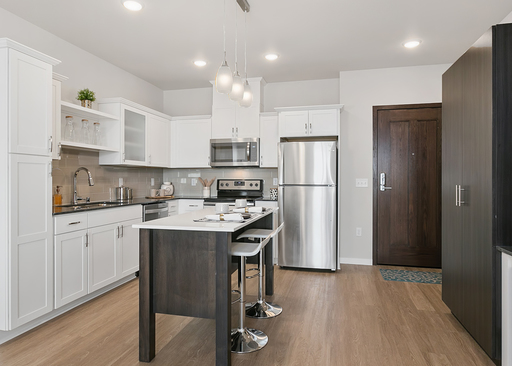 Light, Spacious 1 BR W/Private Balcony at CV2 #303!! – photo 1