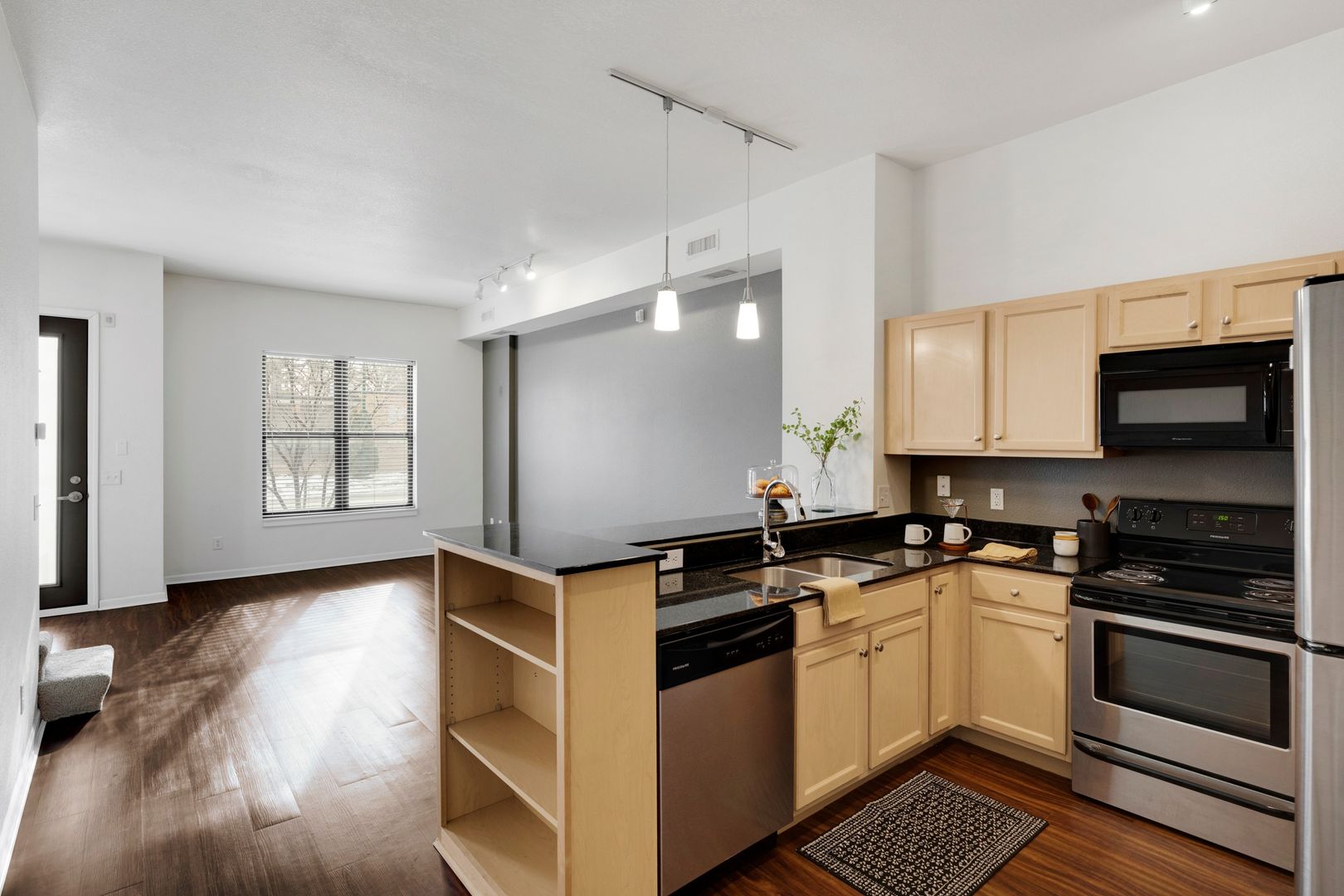 Minneapolis Apartment: 4610 Lake St East