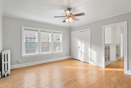 Historic Studio Apartment in Prime Location on Grand Ave! – photo 1