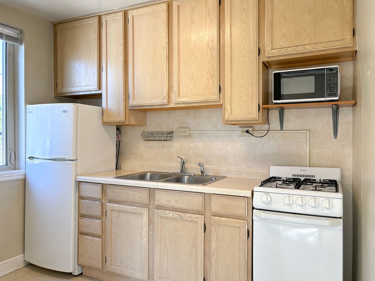 St. Paul Apartment: 569 Cleveland Avenue South