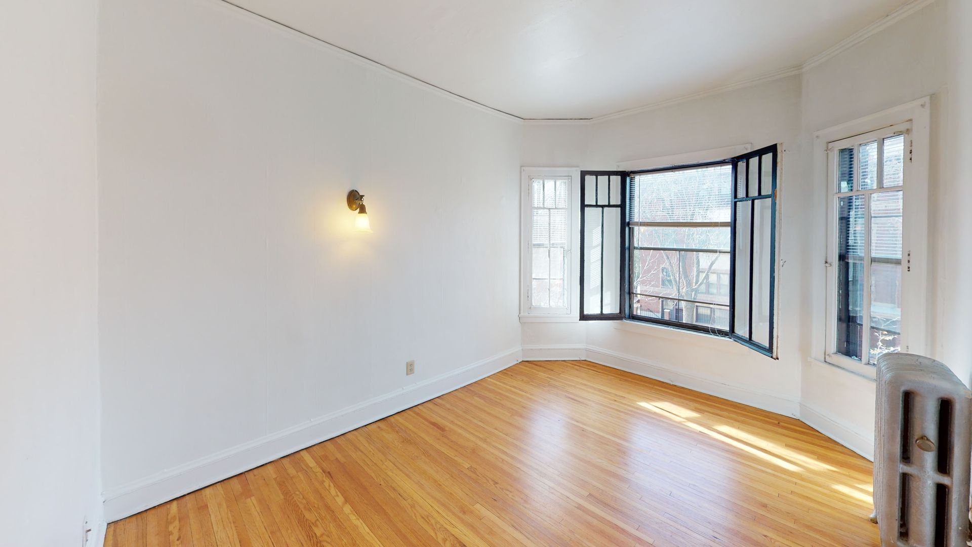 St Paul Apartment: 136 Western N