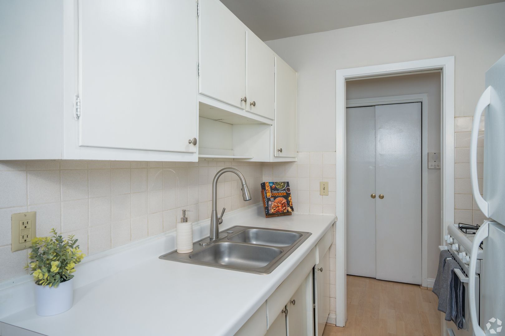 Minneapolis Apartment: 3029 France Avenue South