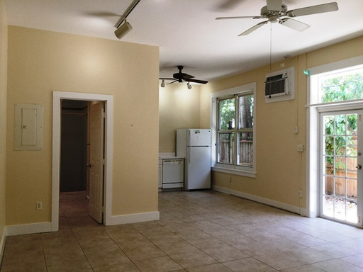 Spacious Old Town Studio Apartment – photo 1