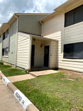 TWO BEDROOM 1.5 BATHS WITH PRIVACY FENCED PATIO AND DECK! – photo 1