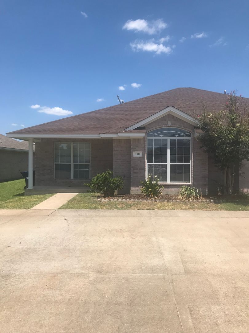 College Station Apartment: 2317-2319 Axis Court