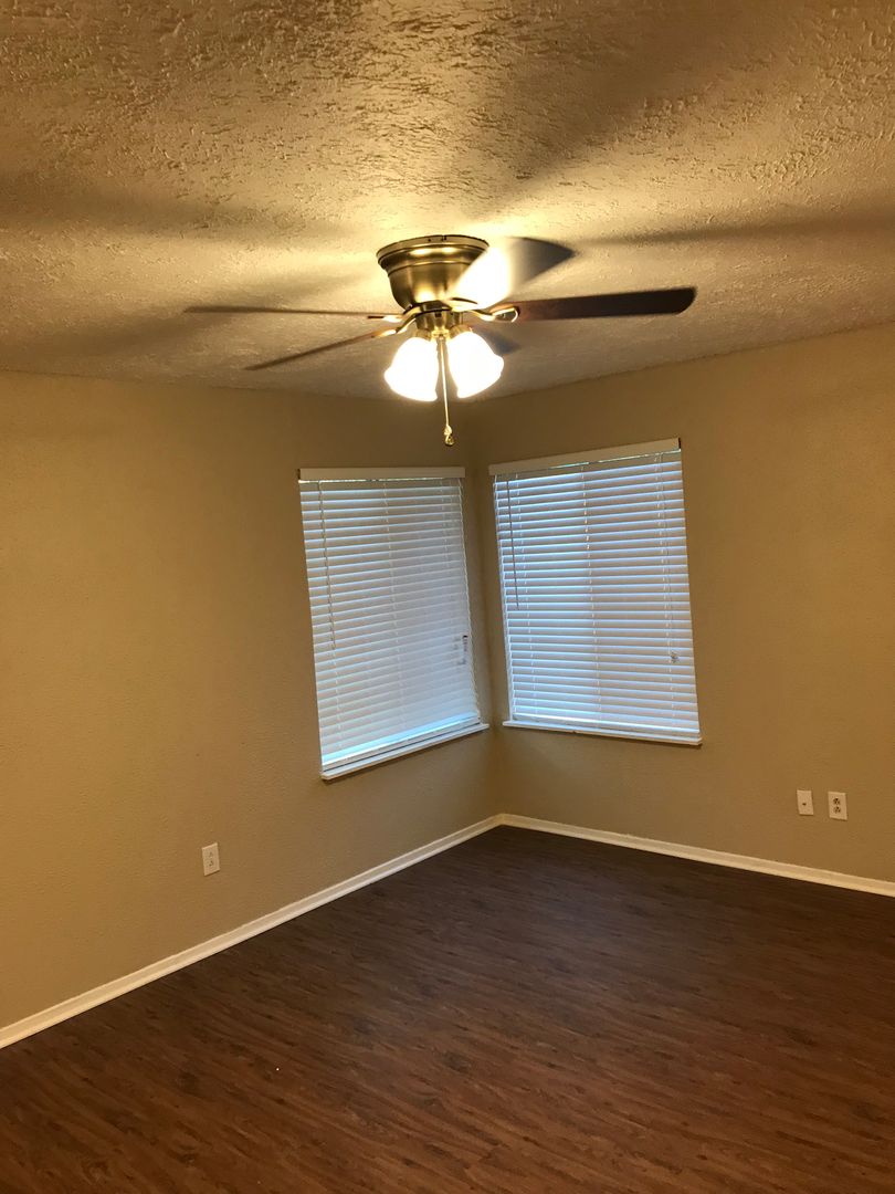 Bryan Apartment: 3201 Cougar Trail