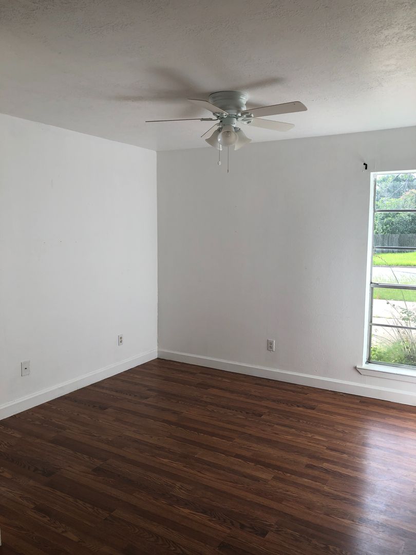 College Station House: 827 San Benito