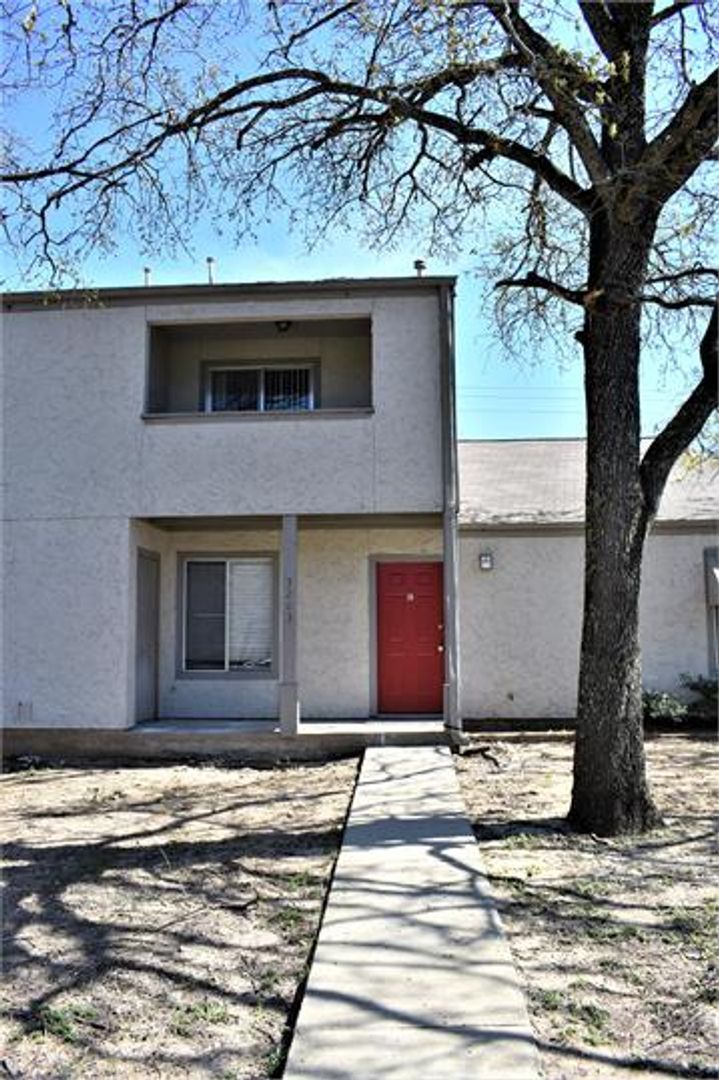 Bryan Apartment: 3201 Cougar Trail