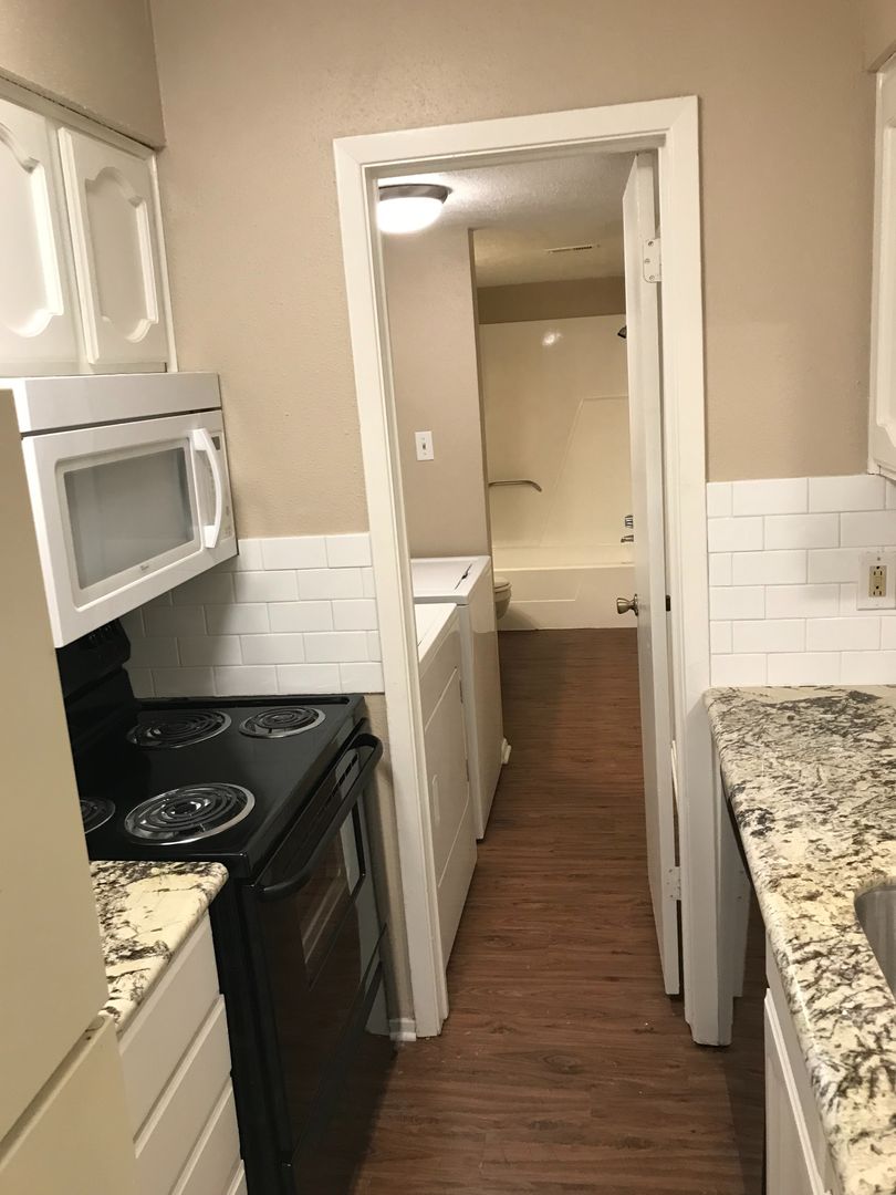 Bryan Apartment: 3201 Cougar Trail