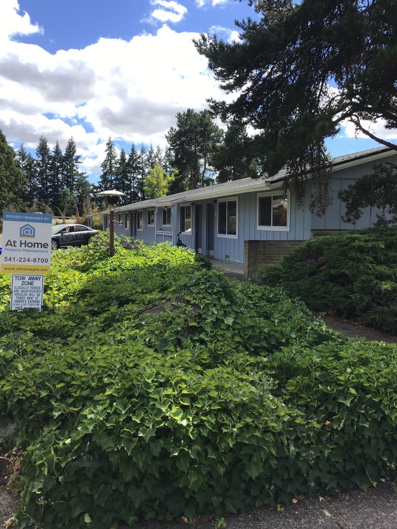 Corvallis Apartment: 2740-2750 Morris Ave. SW