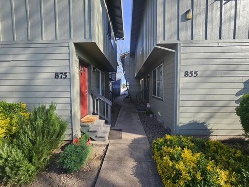 $750 Move in Special! Large Town Home Off Lancaster Across From Willamette Town Center! – photo 1