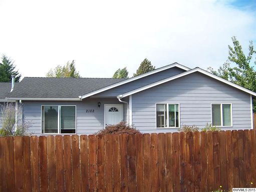 $500 Move-in Special! Spacious 3 Bedroom 2 Bath Home in Albany! – photo 1