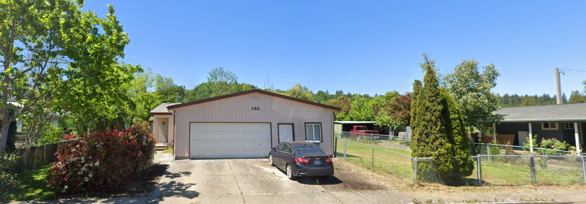 Monroe House: 160 N 7th St