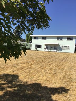 Fully Remodeled 3 Bedroom 1.5 Bathroom Townhome