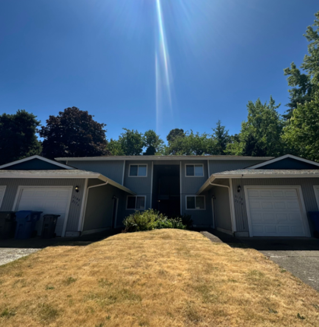 Salem Apartment: 2194-2200 Navaho Court SE