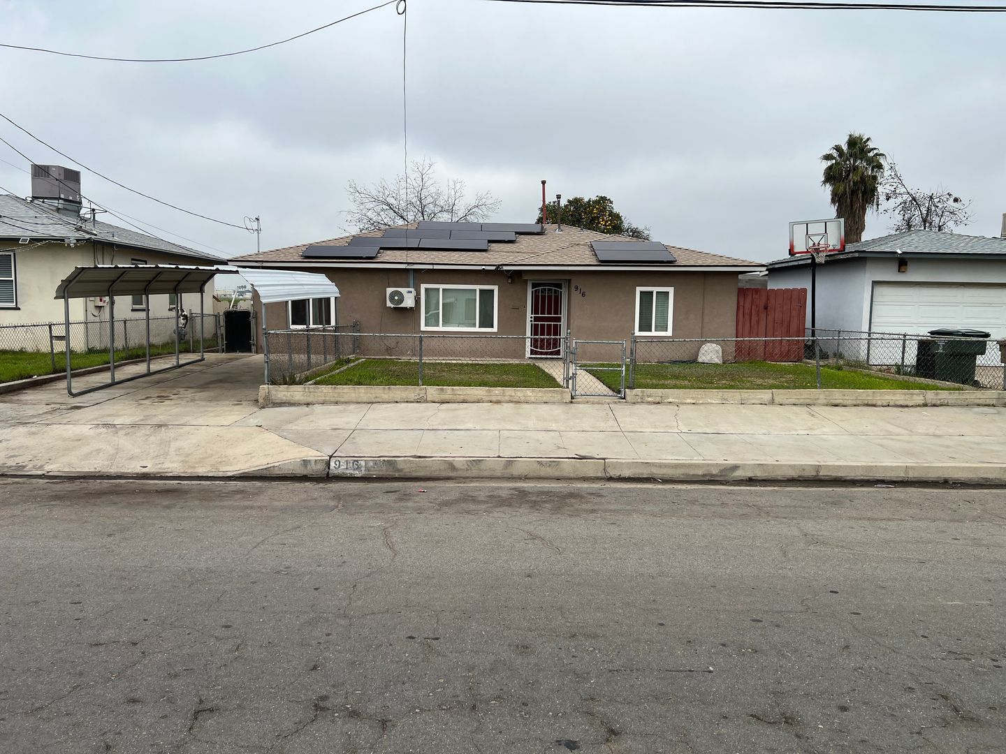 Bakersfield House: 916 Castaic Ave