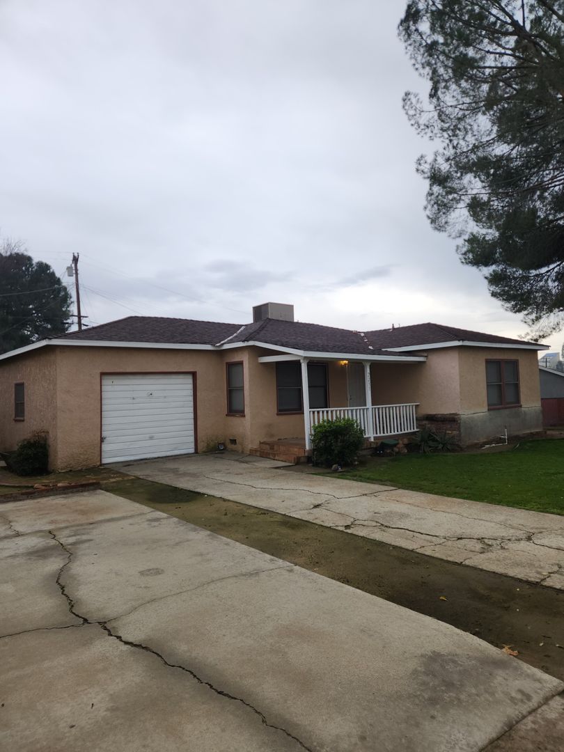 Bakersfield House: 2231 Elton Ave