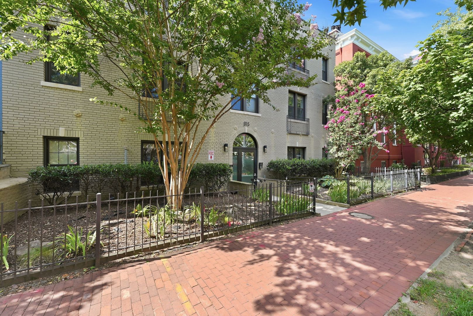 Washington Condo: 315 G St NE #306