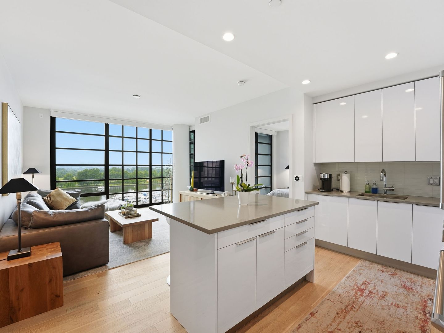 Washington Condo: 45 Sutton Sq SW #702
