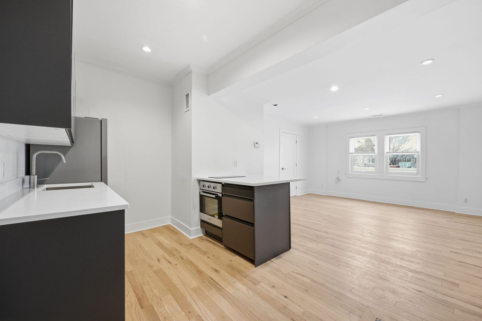 Washington Apartment: 1419 Wisconsin Ave NW