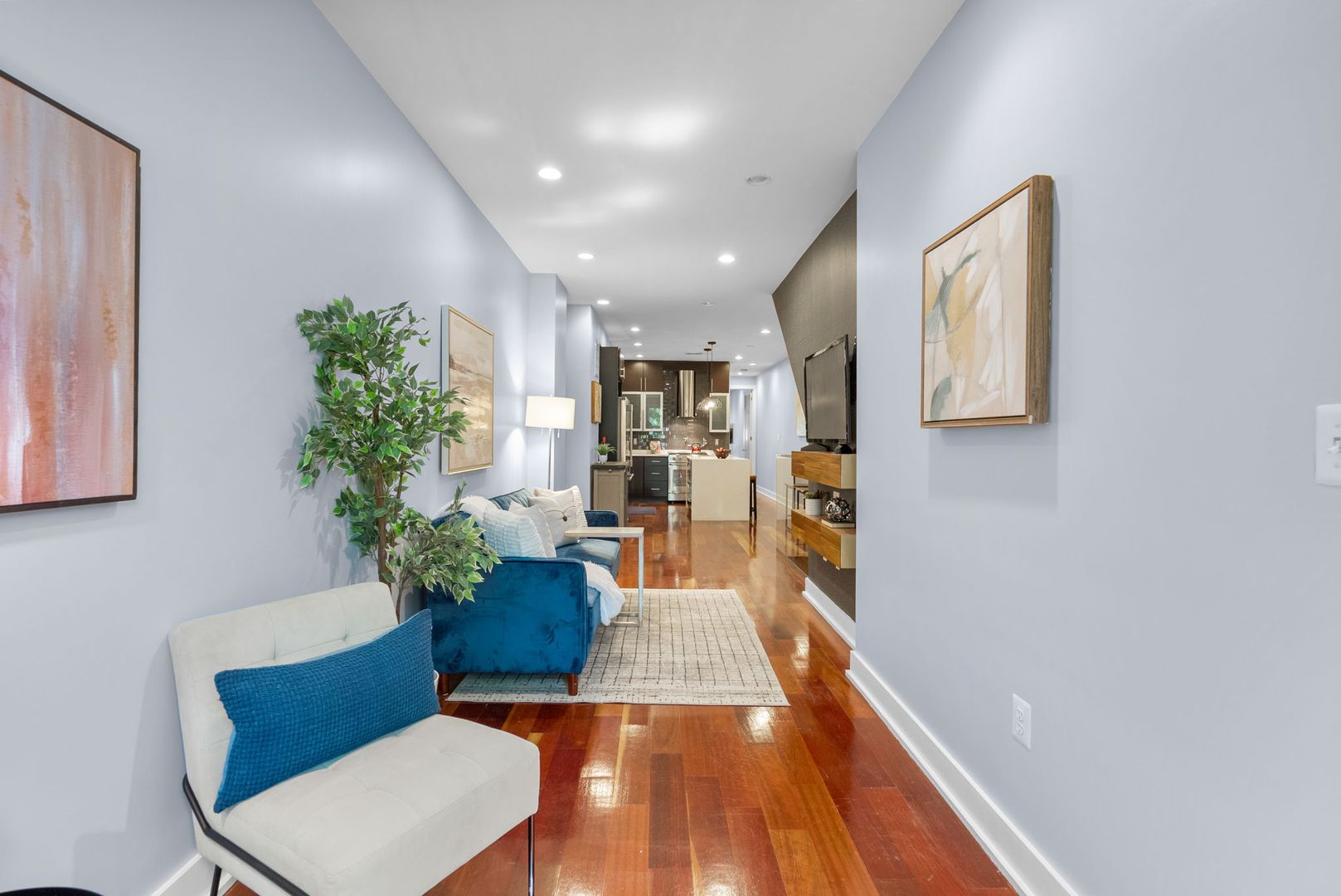 Washington House: 747 Morton St NW #1