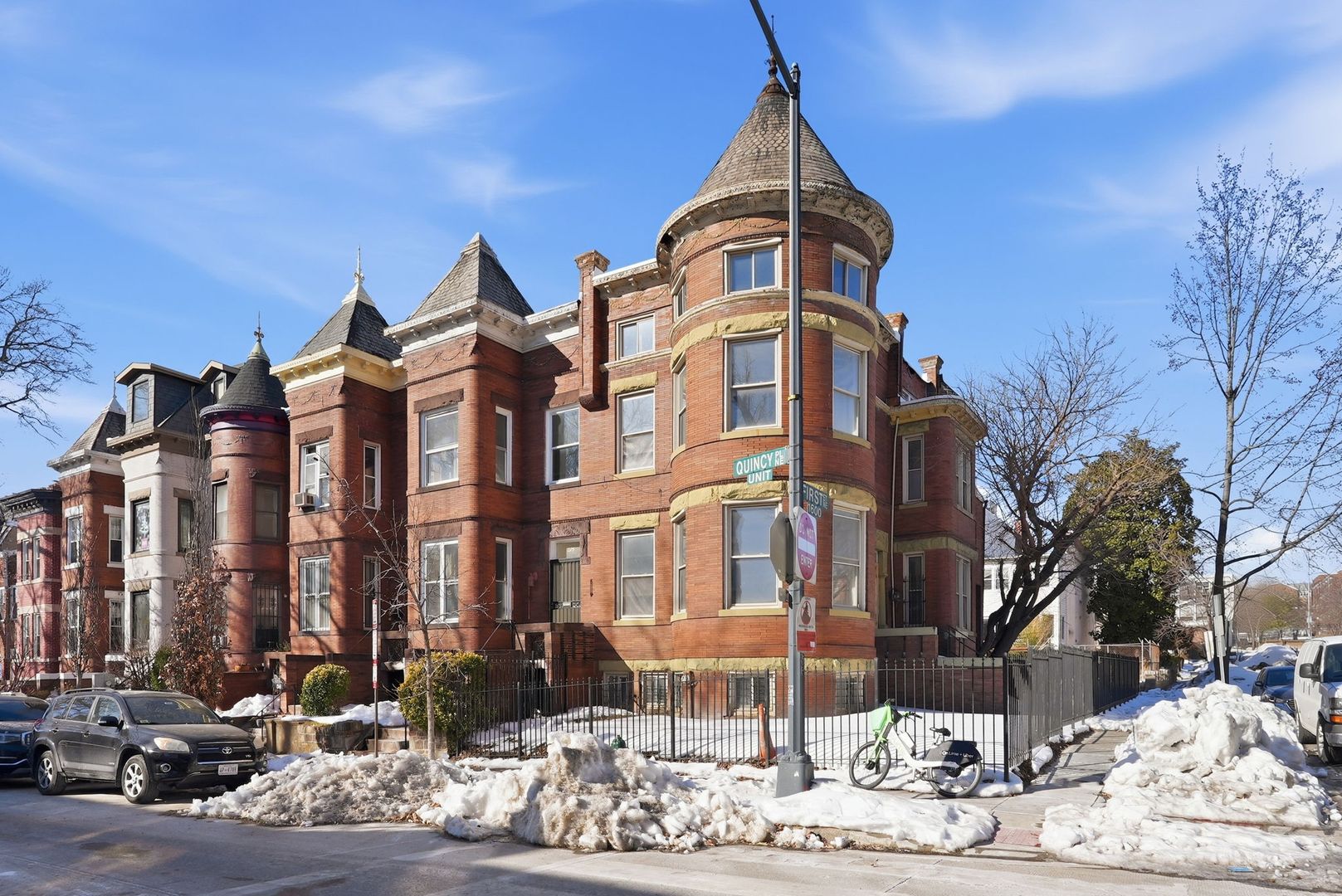 Washington Apartment: 58 Quincy Pl NE