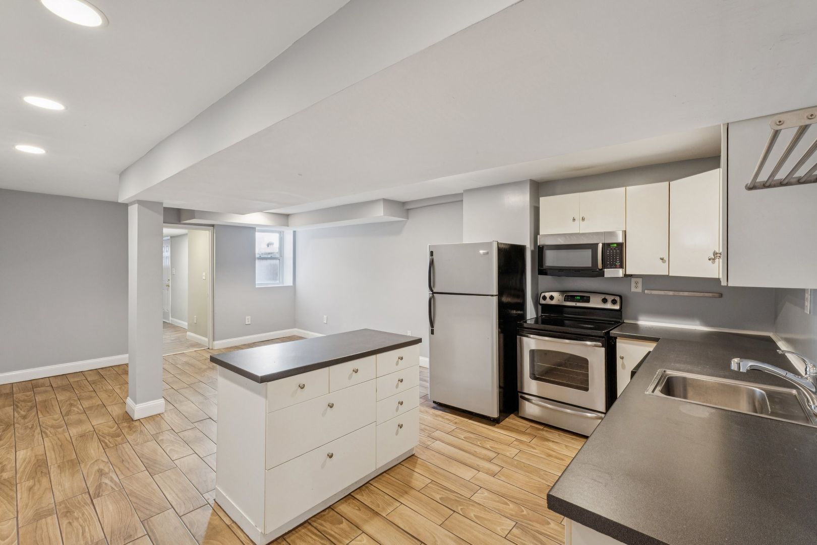 Washington Apartment: 1440 Fairmont St NW