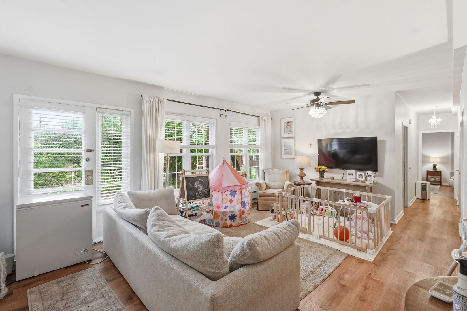 Alexandria House: 3727 Lyons Ln