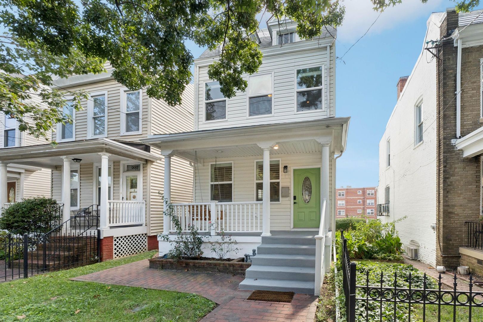 Washington House: 908 Longfellow St NW