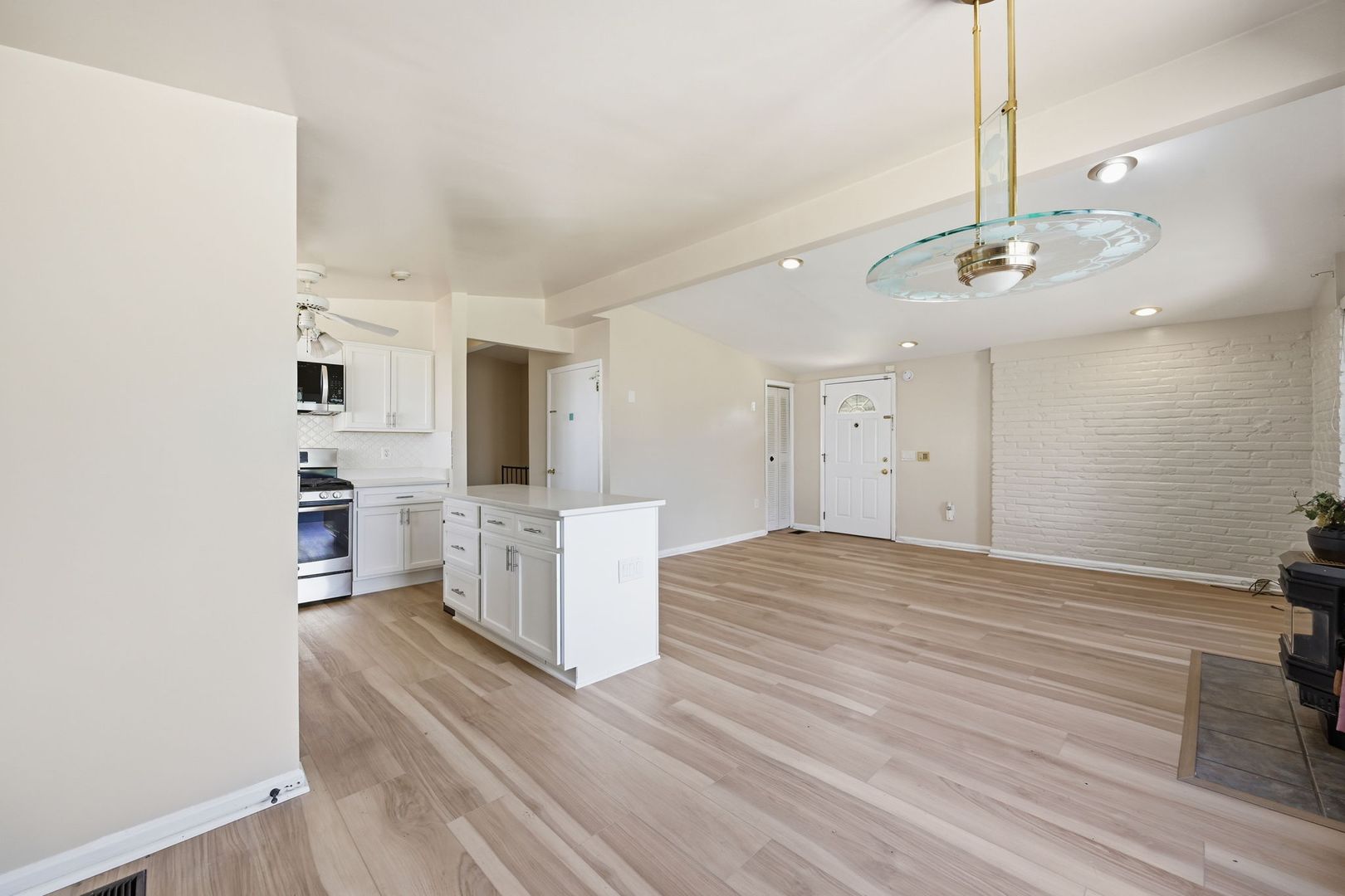 Silver Spring House: 512 Dennis Ave