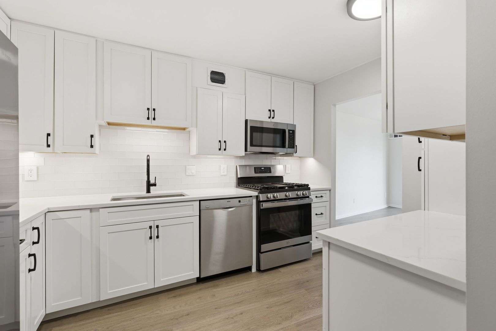 Chevy Chase Condo: 4620 N Park Ave #503E