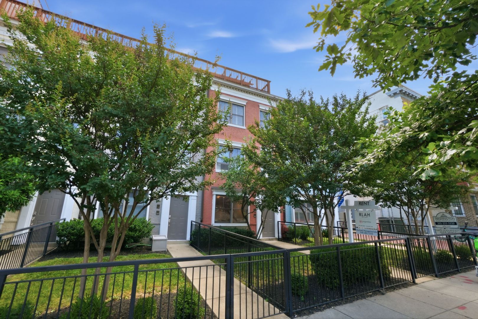 Washington House: 1413 11th St NW #A