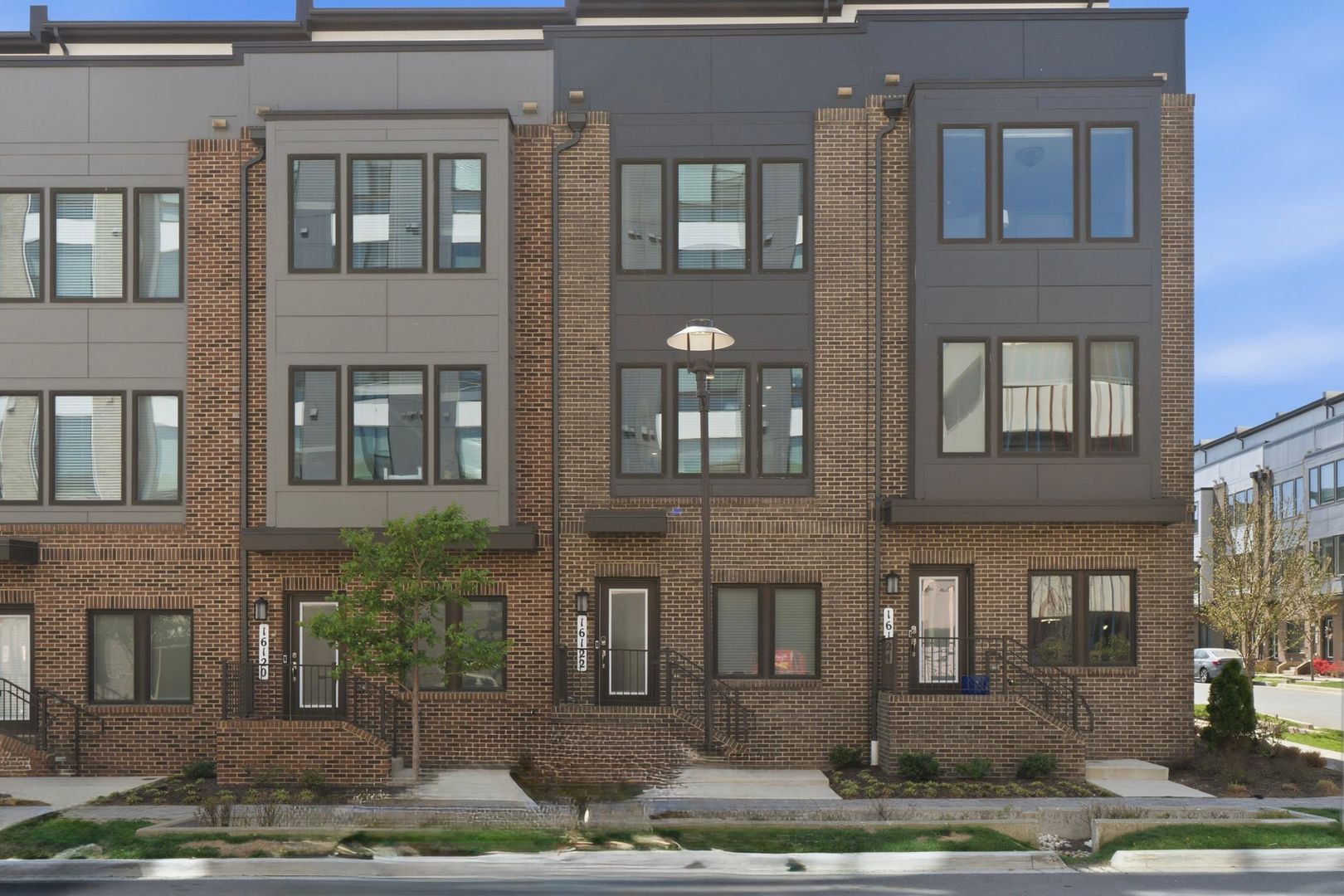 Rockville House: 16122 Columbus Ave