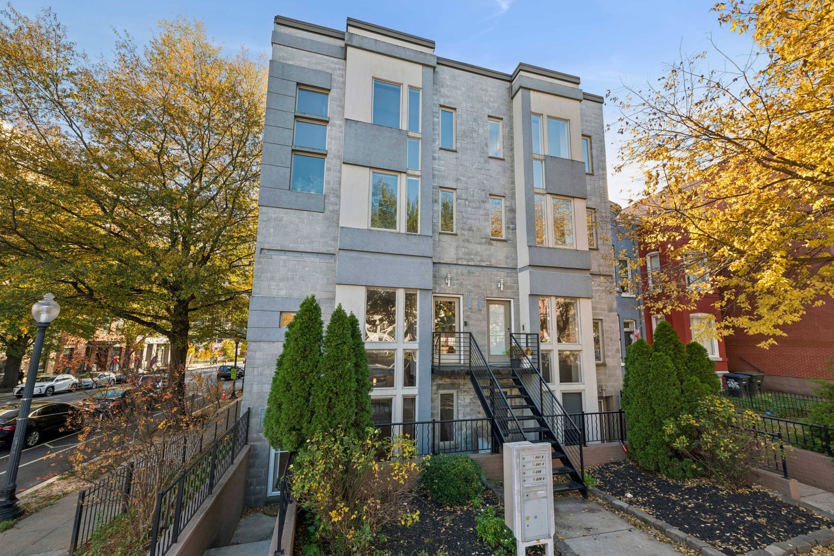 Washington Condo: 241 R St NE #A