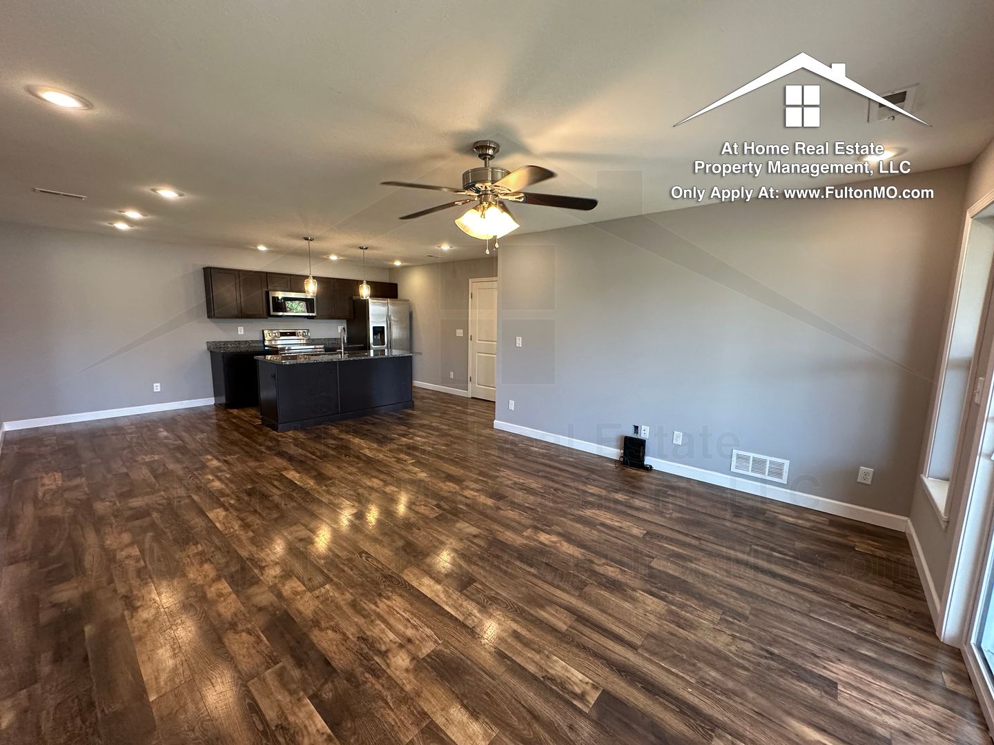 Fulton Apartment: 301 East Saint Eunice Road